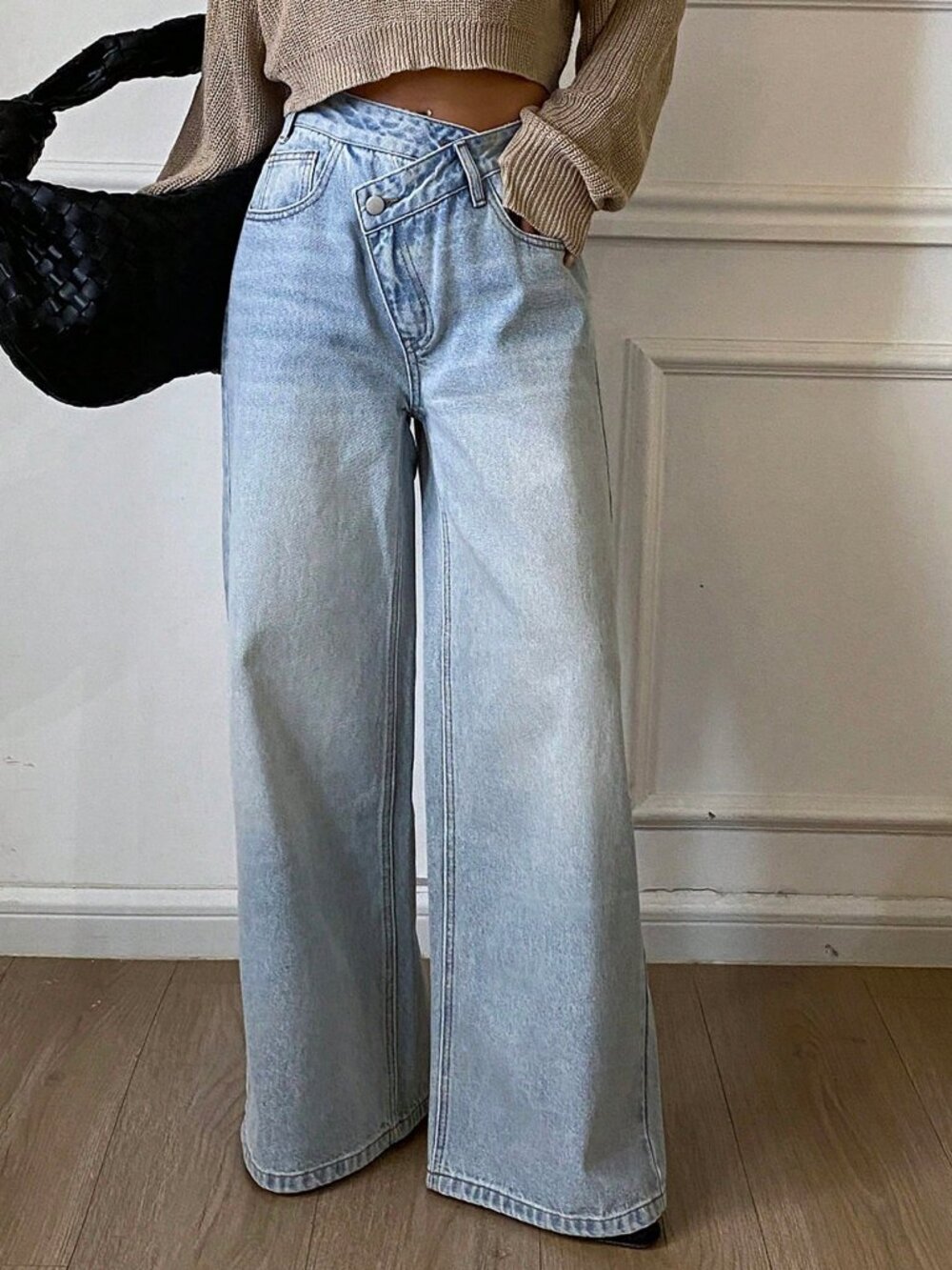 Light Wash Casual Women's Low-Waist Design Waistband Straight-Leg Jeans - Picture 4 of 5